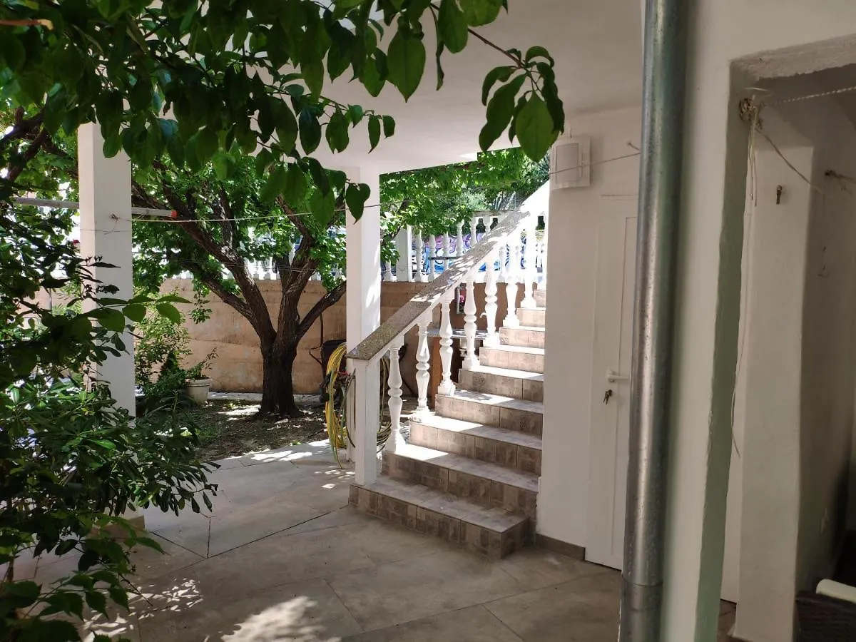 Apartment & Rooms Nora Rab Town