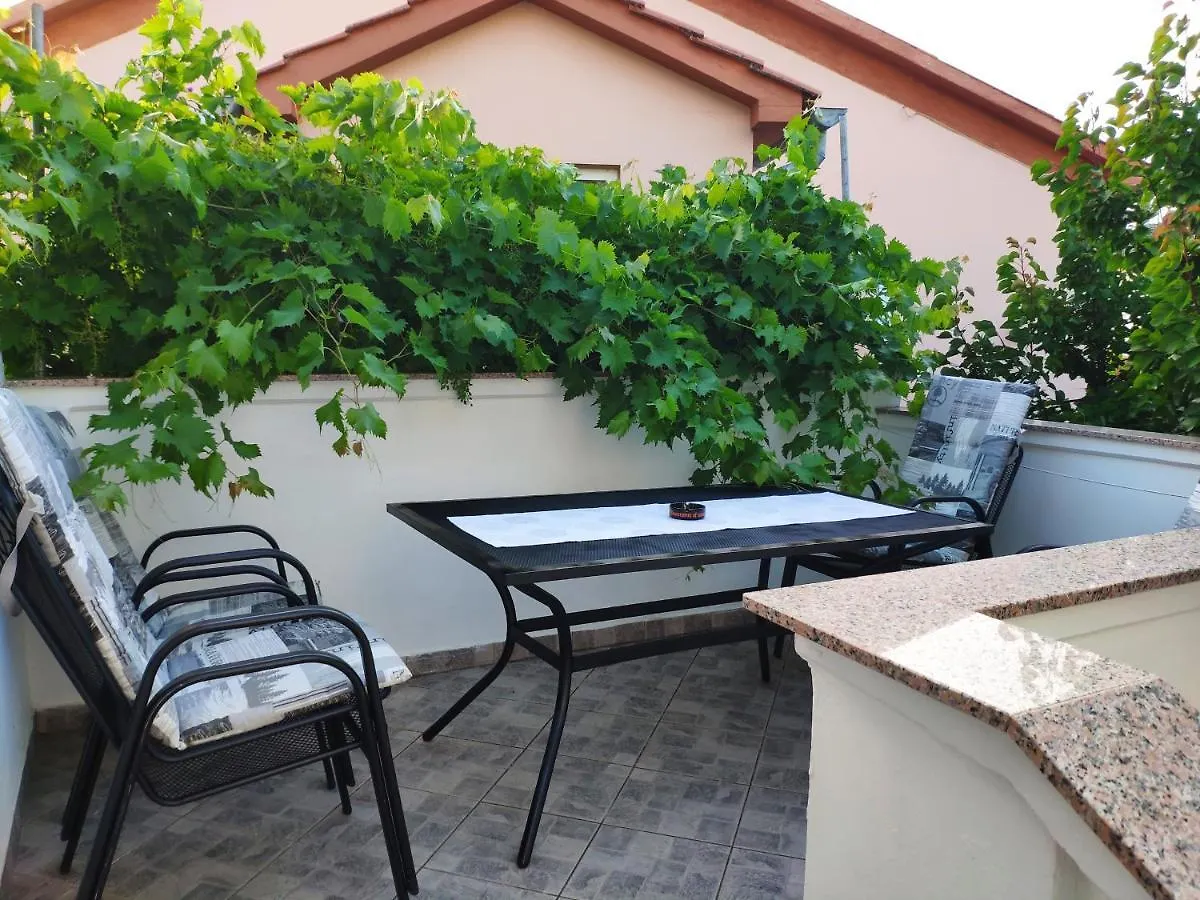 Apartment & Rooms Nora Rab Town