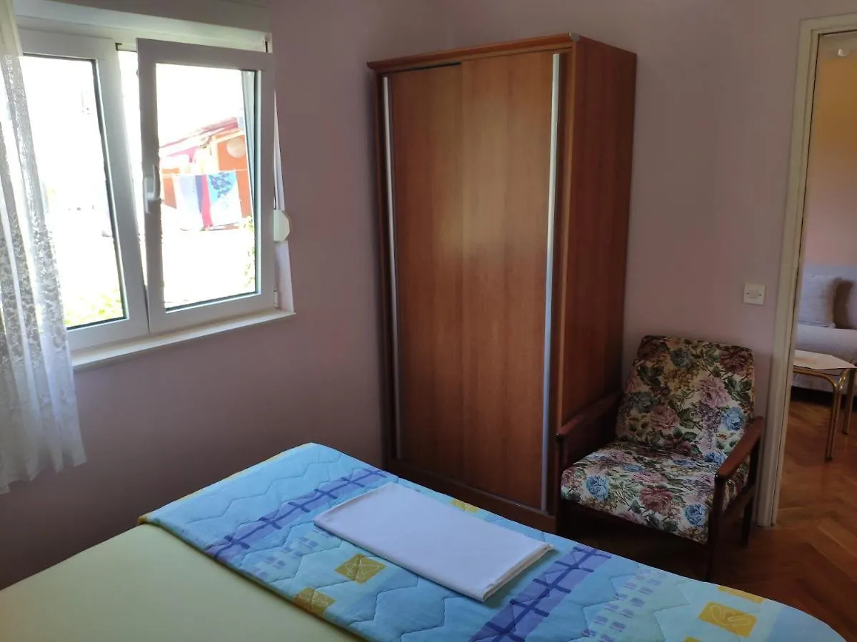Apartment & Rooms Nora Rab Town