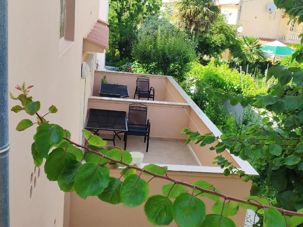 Apartment & Rooms Nora Rab Town